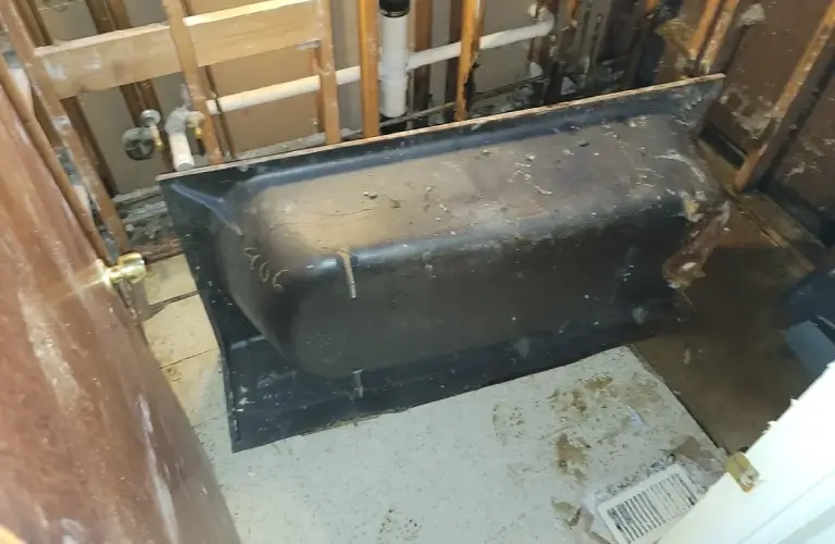 A black tub sitting in the middle of a room.